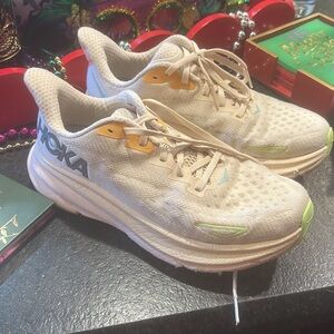 Hoka Clifton size 8 Women's Cream Athletic Shoes
